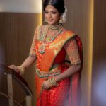 Vinusha Devi Instagram - @jastina_mua i just loved the way she kept my features enhanced not transformed ❤️ Event Organisers @mani_aka_mak media @teddy_palette Model @vinusha_devi Saree@aaryanairdesigns Blouse @sajna_bridal _wear_designer Jewels @aaranyarentaljewellery Veil @veilsbymsp Flowers @jayashree_hairstylist @manapookal Video and photography @sarancapture #vinushadevi #kannamma #bharathikannamma #bridalmakeup #mugurthamlook #model #jastinamua #photoshoot