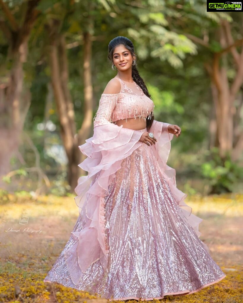 Vinusha Devi Instagram - My look for 7th annual vijay television awards was so excited & blessed to a part of it 🌸 A huge thanks my team who made to look so elegant on my special day ❤️ Outfit @studio149 Hair @durga_hair_stylist Photography @dhanush__photography #vinushadevi #7thvijayteleawards #bharathikannamma #kannamma #vijaytelevisionawards