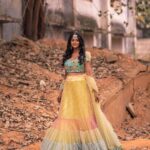 Vinusha Devi Instagram - Absolutely Loved my look for #vijaytelevisionawards - #preludeshow So cute & pretty outfit by @studio149 Accessories by @mspinkpantherjewel Photography by @haran_official_ Beautifully shot in a rustic place #vinushadevi #vijaytelevisionawards #preludeshow #bharathikannamma #kannamma