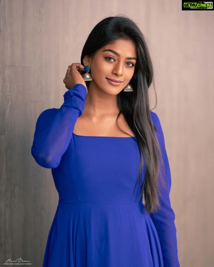 Vinusha Devi Instagram - 🦋🧿 Styled by @indu_ig Photography @haran_official_ Outfit @__tyorce__ #vinushadevi #blueoutfit #recent4recent #startmusicpremierleague