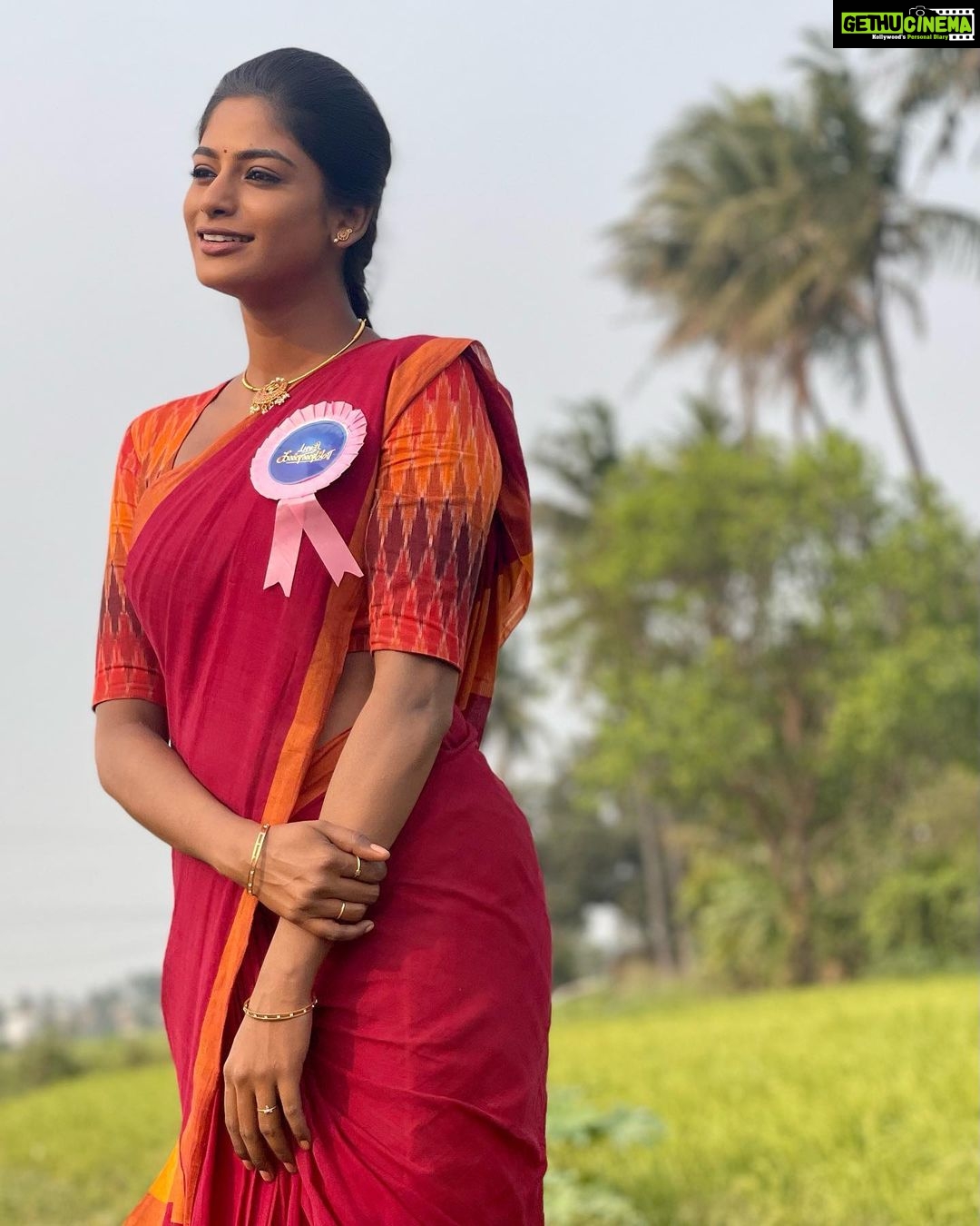 Vinusha Devi Instagram - Celebration started ❤️ Guess who captured these beautiful pictures for me 🤭 #vijaytelevisionawards #barathikannamma #promoshoot #vinushadevi #kannamma