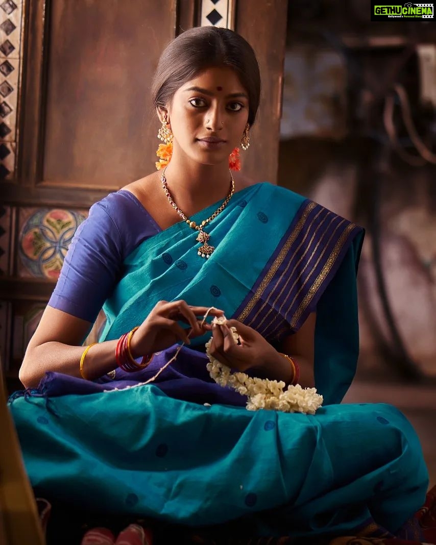 Vinusha Devi Instagram - அழகு ❤️ Ft @vinusha_devi Styled by @indu_ig Shot by @bhagathmakka Makeup @makeupbyvinushadevi Hairstylist @noormakeup_mehndi Jewellery @fineshinejewels #vinushadevi #kannamma #barathikannamma #photoshoot #80s #love #saree #instafashion