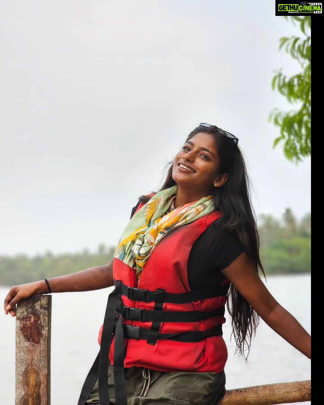 Vinusha Devi Instagram - Day 2 in varkala vacation #kayaking at golden island π #bestvacationactivity don't miss this place when you visit varkala #varkala #goldenisland #kayakingadventures #vinushadevi Golden Island Varkala
