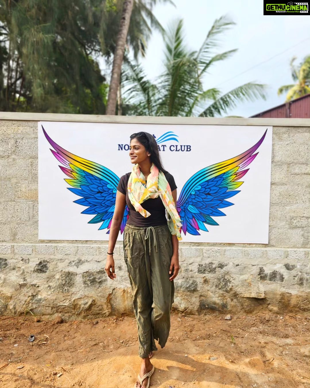 Vinusha Devi Instagram - Day 2 in varkala vacation #kayaking at golden island π #bestvacationactivity don't miss this place when you visit varkala #varkala #goldenisland #kayakingadventures #vinushadevi Golden Island Varkala