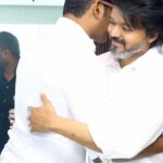 Vishal Instagram - Very happy to have met my dearest Brother & Hero @actorvijay இந்த அன்னைகளின் வாழ்த்துக்கள் உங்களுக்காக தளபதி Just a token of Love on my behalf I am always proud to be your fan, God Bless - Vishal