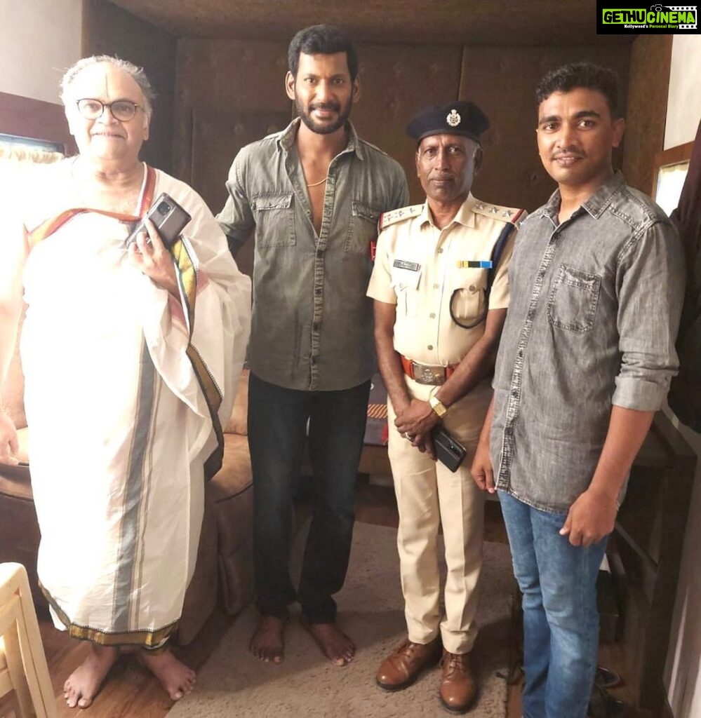 Vishal Instagram - @mohanraman0304 lost his mobile during his train travel & within minutes of reporting, a constable reached to search and locate. This was done on a phone complaint , they did not know that he was an Actor. Just a Railway passenger. As He could not contact the car or manager the Police even arranged for an auto to locate the hotel and dropped him. It's such a pleasure to meet such honest Govt officers Inspector Selvaraj and SI Gouse of RPF, Karaikudi, who work selflessly for the society. I salute u dear sirs and RPF karaikudi.