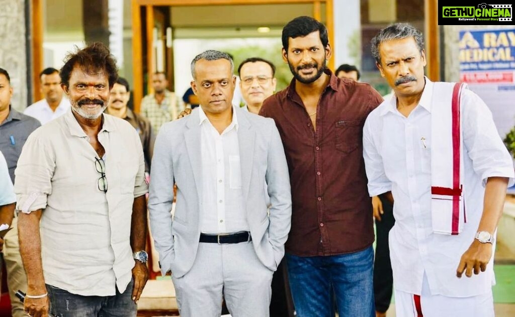 Vishal Instagram - Standing with three multi talented directors in one photo is a rarity and a must keep for ever. Welcome on board @gauthamvasudevmenon bro and @thondankani anna in #Vishal34 directed by Hari sir. Gonna post this photo again next year and changing the no to four directors. 🙂 🙂 Looking forward to that moment too, #Thupparivalan2 here I come asap. @stonebenchers @thisisdsp