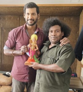 Vishal Instagram - Thank u darling brother @iyogibabu for gifting me a wonderful statue of lord Murugan in Karaikudi during the shoot of our film #Vishal34. While filming a shot when i was driving the car and in btw this him spotting a shop selling Murugar idols and immediately later buying it and gifting it to me is God sent. Luv u darling. Thank u. God bless.