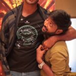 Vishal Instagram – Adichum kaepaanga.. kudukka maatom! 😂

Dont forget to book your tickets to witness an extravaganza of time travel! 🔥

Releasing in theatres near you on Sept 15th! 

Welcome to the #WorldOfMarkAntony 

#MarkAntony #MarkAntonyFromSept15

@actorvishalofficial @iam_sjsuryah @rituvarma @selvaraghavan @gvprakash @adhikravi @vffchennai #MarkAnthony #Vishal #SJSuryah #Selvaraghavan #rituvarma #GVPrakash