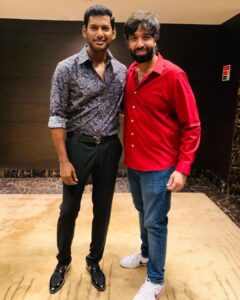 Vishal Instagram - @ Hyderabad for the Pre-Release Event !!

Promotions on full throttle !

Welcome to the #WorldOfMarkAntony

#MarkAntony

Styling - Manasa Subramani @stylebymanasa
Make up - Nandu 
Hair - Lakshman