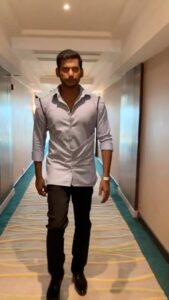 Vishal Instagram - Continuation of promotions from Mumbai to Chennai & later will move on to AP & Telengana for #MarkAntony -

Promotions on full throttle !

Welcome to the #WorldOfMarkAntony

#MarkAntony
 

Styling - THE MS LABEL
Hair styling - Lakshman
Make up - Nandu
