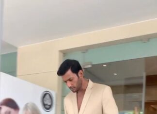 Vishal Instagram - Continuation of promotions from Mumbai to Chennai & later will move on to AP & Telengana for #MarkAntony - Promotions on full throttle ! Welcome to the #WorldOfMarkAntony #MarkAntony Styling - THE MS LABEL Hair styling - Lakshman Make up - Nandu