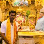 Vishal Instagram – Finally after all the good vibes and positive response for the #MarkAntonyHindiTrailer and media interaction. I went straight to #SiddhiVinayak Temple and seeked my blessings from #LordGanesha. Felt good to see him and energised. Now heading back to Chennai for more Tamil promotions.  #MarkAntony on Sep 15th in South languages and Sep 22nd in Hindi. Here we come soon full blast. God Bless.