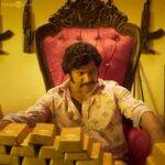 Vishal Instagram – A wholesome entertainer! 
Here’s the terrific #MarkAntony (Hindi) trailer 
https://youtu.be/uPCitXn_9wc 

#MarkAntony 
#WorldOfMarkAntony
#MarkAntonyHindiTrailer 

@actorvishalofficial @iam_sjsuryah @adhikravi @reliance.entertainment @brightoutdoormedia @gvprakash @vinodkumar_offcl