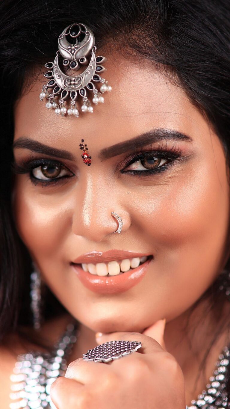Vishnu Priya Instagram - New concept...❤️ New look... From @rekha_.makeupartist Recreation of silksmitha mam..💃🏻 Chennai, India