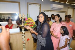 Vishnu Priya Instagram - Villupuram Studie'o7 Signature Lounge

@ivishnupriyagandhi