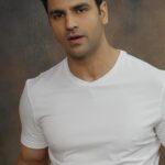 Vivek Dahiya Instagram - Go Green with @airtelpaymentsbank by using the eco-friendly debit card made with recycled PVC. Get benefits like ₹ 2 Lac insurance on your savings account, One Dines Free in select cities in India, Shopping & E-Commerce benefits of up to ₹10,000. So why settle for less when you can have much more with #AirtelPaymentsBank . Order your eco-friendly debit card now with #AirtelPaymentsBank from #AirtelThanks App today!!! . . #ad . #TheGreenWayToPay #SustainableFuture #DebitCard #EcoFriendlyDebitCard #DigitalFirst.