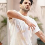 Vivek Dahiya Instagram - Some snippets from the first week of dance rehearsals with each step finding its place and the heartbeat of the performance begins to sync with the pulse of the music. #BeginningOfAJourney #VivekInJDLJ #JDLJ #