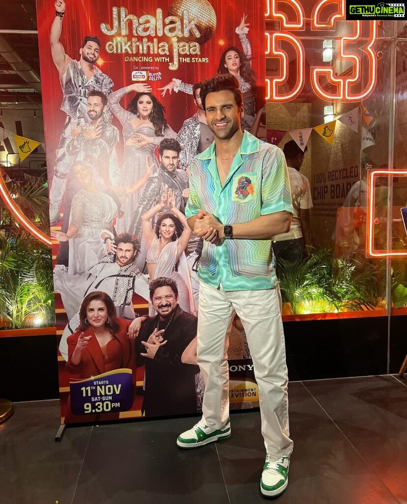 Vivek Dahiya Instagram - Thank you everyone for your kindness and blessings. This boy had a terrific day working and promoting #jhalakdikhlajaa with my extra ordinary and very loving peers. Catch you on your televisions this weekend!