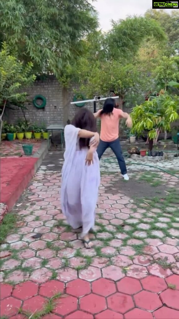Vivek Dahiya Instagram - While we were entertaining my sister's kids, it ended up becoming a Halloween video.🤪 Those who Zombie together, stay together. #TheLastOfUs #HappyHalloween