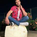 Vivek Dahiya Instagram - Let the stillness of the night take over the chaos within. Mumbai, Maharashtra