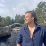 Vivek Oberoi Instagram – And it goes like this…
✈️🍂🌳🎥🧣🌅

#shooting #reelsinstagram #reels #bts Scotland