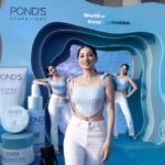 Vrushika Mehta Instagram - The POND’s Hydra Light Range is here 💙✨ I recently attended the amazing launch event for POND’s Hydra Light Range. This range is a total gamechanger, providing ultimate hydration with its 💦2% Micro Hyaluronic Acid Complex💦, guaranteeing deep hydration for up to 72 hours and bouncy and plump skin P.S. I tried out the products and experienced the incredible #hydrabounce! on my skin🧏💧 Make sure to check it out now! #AD #SkinGoals #Hydration #PondsHydraLight #FaceSerum #SkincareRevolution #HyaluronicAcid #Event #Fun @pondsindia