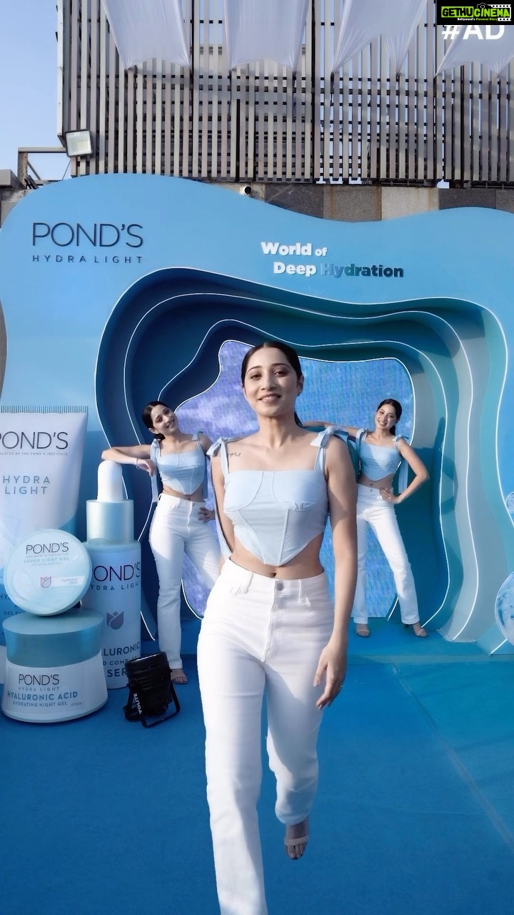 Vrushika Mehta Instagram - The POND’s Hydra Light Range is here 💙✨ I recently attended the amazing launch event for POND’s Hydra Light Range. This range is a total gamechanger, providing ultimate hydration with its 💦2% Micro Hyaluronic Acid Complex💦, guaranteeing deep hydration for up to 72 hours and bouncy and plump skin P.S. I tried out the products and experienced the incredible #hydrabounce! on my skin🧏💧 Make sure to check it out now! #AD #SkinGoals #Hydration #PondsHydraLight #FaceSerum #SkincareRevolution #HyaluronicAcid #Event #Fun @pondsindia