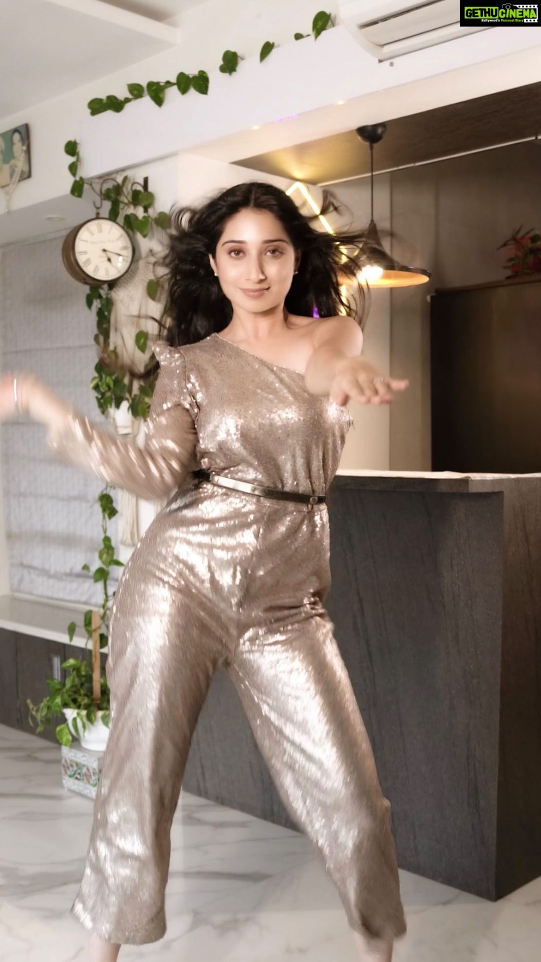 Vrushika Mehta Instagram - Join the dance challenge and express your style with @vivo_india’s Style Dance Challenge. Let’s do this! 💃🕺 The vivo Y200 5G launches on October 23, so follow these 5 simple steps to participate and win exciting goodies from the brand! 👉 Show us your best moves - unleash your inner dancer! 👉 Add the catchy tune ‘Spread Your Aura’ from the audio library to your dance. 👉 Don’t forget to use the hashtags #StyleDance, #vivoY200, and #SpreadYourAura in your post. 👉 Tag @vivo_india in your video to make sure we see your entry. #Ad #SpreadYourAura #MatchMyAura #vivo #DanceChallenge #vivoDance