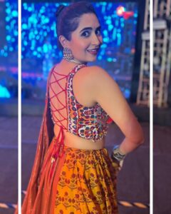 Vyoma Nandi Instagram - Did a little Navrati photoshoot 😉 ! JAI AMBEEEEE ♥️♥️♥️

Styled by 
@stylewithniki
Assisted by
@pushti_patel
Outfit
@divas.couturebyapexa
Jewellery 
@the_beta_girl

#vyomanandi