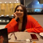Vyoma Nandi Instagram - Smiling cause my dinner date was really pretty ; also cause of anticipating the taste of the brownie I ordered 😇😍 lol #shootstuffandchill Ahmedabad, India