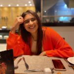 Vyoma Nandi Instagram - Smiling cause my dinner date was really pretty ; also cause of anticipating the taste of the brownie I ordered 😇😍 lol #shootstuffandchill Ahmedabad, India