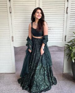 Vyoma Nandi Instagram - Dost ki shaadi vaala din! 
#poohuiviral #viralwedspooja
.
.
.
Outfit by - @label_inaayat 
Jewellery by - @shillpapuriidesignerjewellery 
Styled by - @style_by_hetaljogi 
Assisted by - 
@aditiiiiiiiiii.__  @lookbook.by.payal