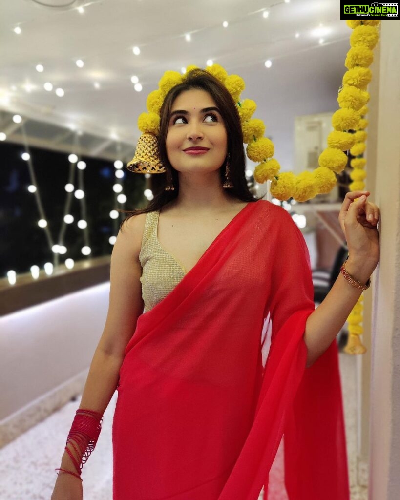 Vyoma Nandi Instagram - ईको friendly पटाखा 🧨 Happy Diwali 🪔 . . P.s. Swipe left to smile 😉 Mumbai, Maharashtra