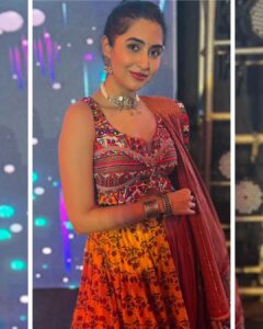 Vyoma Nandi Instagram - Did a little Navrati photoshoot 😉 ! JAI AMBEEEEE ♥️♥️♥️

Styled by 
@stylewithniki
Assisted by
@pushti_patel
Outfit
@divas.couturebyapexa
Jewellery 
@the_beta_girl

#vyomanandi