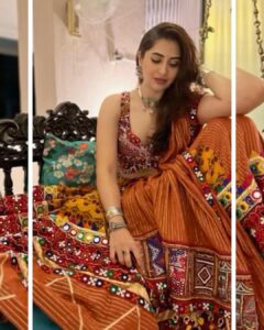 Vyoma Nandi Instagram - Did a little Navrati photoshoot 😉 ! JAI AMBEEEEE ♥️♥️♥️

Styled by 
@stylewithniki
Assisted by
@pushti_patel
Outfit
@divas.couturebyapexa
Jewellery 
@the_beta_girl

#vyomanandi