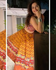 Vyoma Nandi Instagram - Did a little Navrati photoshoot 😉 ! JAI AMBEEEEE ♥️♥️♥️

Styled by 
@stylewithniki
Assisted by
@pushti_patel
Outfit
@divas.couturebyapexa
Jewellery 
@the_beta_girl

#vyomanandi