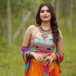 Vyoma Nandi Instagram – Navratiiiii is just around the corner and I’m READY! Are you ready? What are your plans for this garba season 🤩 #jaiambe
Styled by
@styleitwithniki
Assisted by
@hmn.18
@pushti_patel
@shrutiwani_
Hair by @_hair.by.freya_
Outfit
@khakobyheenapatel
Jewellery
@culture_signature_jalpathakkar
📸 : @badal_patel52