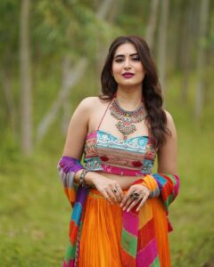 Vyoma Nandi Instagram - Navratiiiii is just around the corner and I’m READY! Are you ready? What are your plans for this garba season 🤩 #jaiambe 

Styled by 
@styleitwithniki 
Assisted by 
@hmn.18
@pushti_patel
@shrutiwani_

Hair by @_hair.by.freya_ 
 
Outfit 
@khakobyheenapatel
Jewellery 
@culture_signature_jalpathakkar 
 
📸 : @badal_patel52