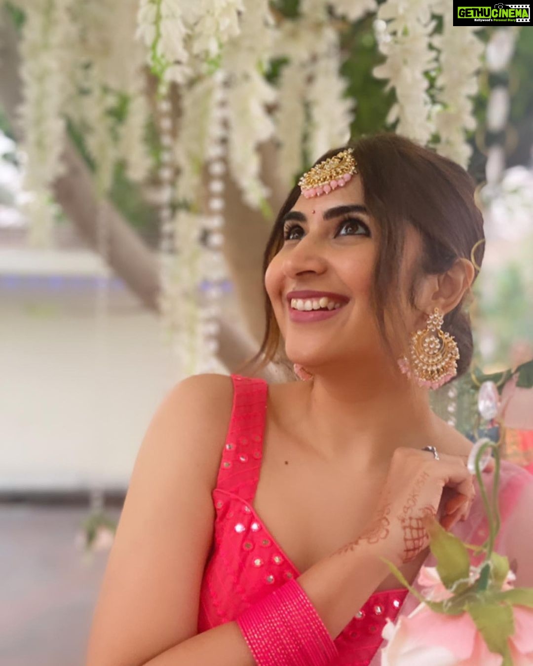 Vyoma Nandi Instagram - Fairytale, Pinterest worthy wedding! 💯💕 . . Styled by the bride herself @sonali_rana10 #BridesMaidthings #SoKush