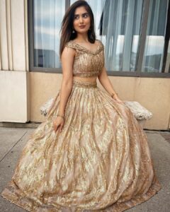 Vyoma Nandi Instagram - 💫 Sparkle brilliantly 
💫Shine brightly

Styled by @stylebydevang 
Outfit by @garnettstudio 
Jewellery by @heemanandi 

#SoKush #receptionnight🌟