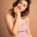 Vyoma Nandi Instagram - Aise na mujhe tum dekho! 🎶 🌸 #wickedwednesday #gorgeousweather ☔️ . . @dieppj @mamtavyashah8874 #vyomanandi Mumbai, Maharashtra