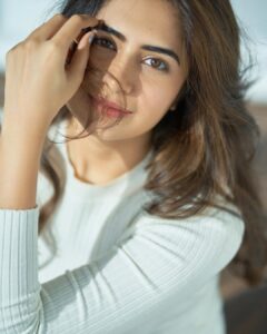 Vyoma Nandi Instagram - 🤍 Forever flirting with the camera! #firstlove #pehlapyaar 
.
.

📷 @dieppj 
HMU @mamtavyashah8874 
#vyomanandi