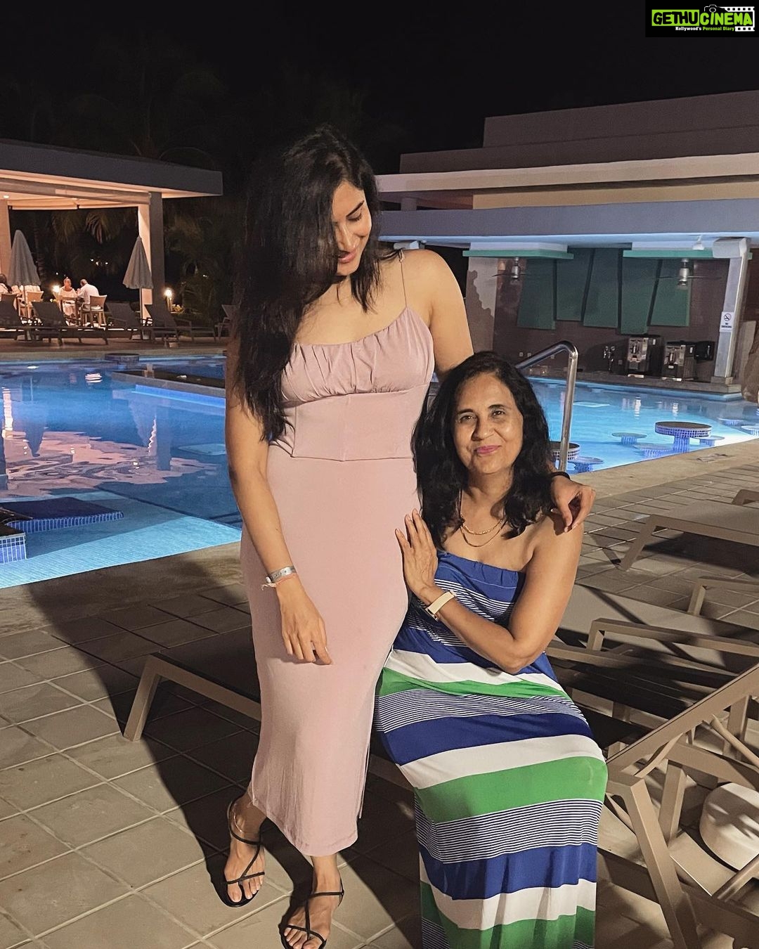 Vyoma Nandi Instagram - Mother’s Day can be the only day you post about your mother but make sure you’re celebrating it everyday ♥️ ! Happy Mother’s Day @chandninandi 🤗💕