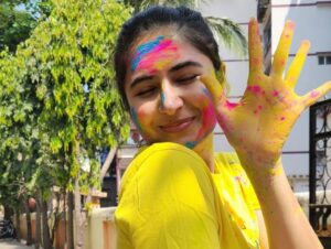 Vyoma Nandi Instagram - Happiest holi to everyone! May you be blessed with smiles and joys every single day of the year! Spread love happiness and laughter! So grateful I have my family with me this Holi 🥰😇💃🏻💃🏻💃🏻 #enjoy #happyholi #familytime #togetherforever