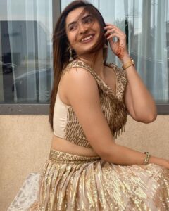 Vyoma Nandi Instagram - 💫 Sparkle brilliantly 
💫Shine brightly

Styled by @stylebydevang 
Outfit by @garnettstudio 
Jewellery by @heemanandi 

#SoKush #receptionnight🌟