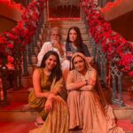 Vyoma Nandi Instagram – Don’t even remember what was happening lol but we ended up clicking a proper picture finally! 😅 #goodtimes #climaxshoot Too blessed to have worked with such such amazing actors #grateful 🤍 #bhoolbhulaiyaa2 Mumbai, Maharashtra