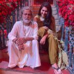 Vyoma Nandi Instagram – #BadaPandit & #Rajjo what could they be talking about 🤔 😅👻 #lol @imsanjaimishra so effortlessly funny! Thank you for the laughs on and off screen 😁