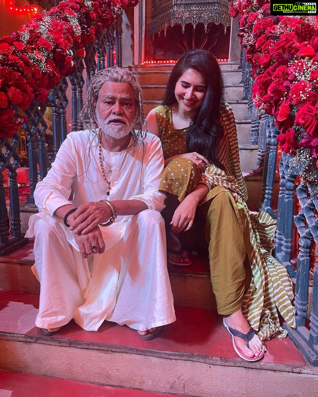 Vyoma Nandi Instagram - #BadaPandit & #Rajjo what could they be talking about 🤔 😅👻 #lol @imsanjaimishra so effortlessly funny! Thank you for the laughs on and off screen 😁
