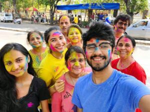 Vyoma Nandi Instagram - Happiest holi to everyone! May you be blessed with smiles and joys every single day of the year! Spread love happiness and laughter! So grateful I have my family with me this Holi 🥰😇💃🏻💃🏻💃🏻 #enjoy #happyholi #familytime #togetherforever